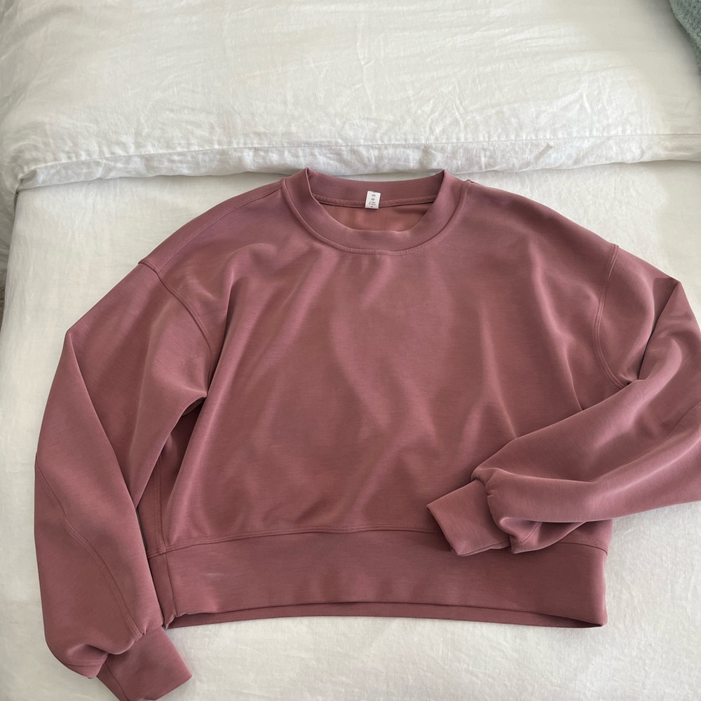 Lululemon perfectly oversized cropped Crew softstreme. Size 4. Rose/mauve color